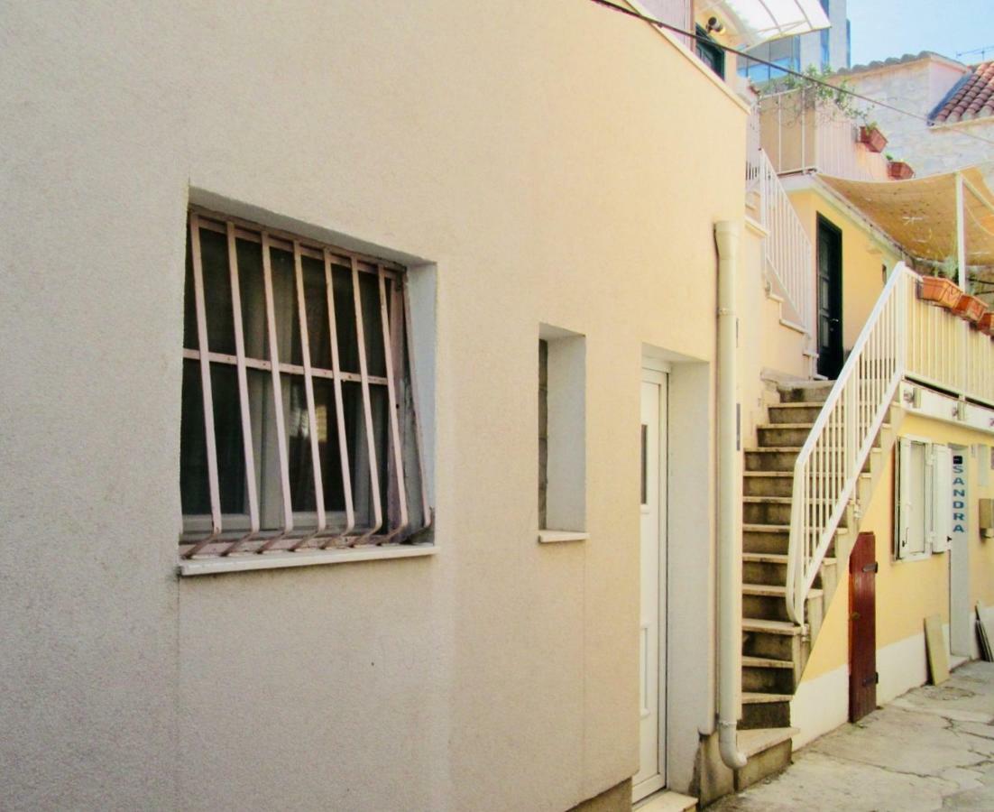 Apt Lavender On Nincevica St- 1 Bedroom Apt 5 Min To The Old Town Of สปลิท ภายนอก รูปภาพ